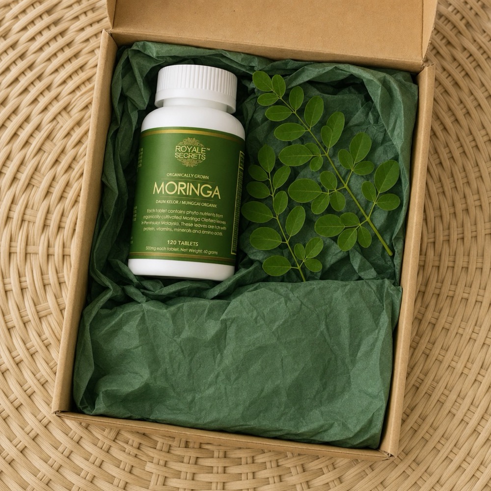 Botol Royale Secrets Moringa dalam kotak hadiah